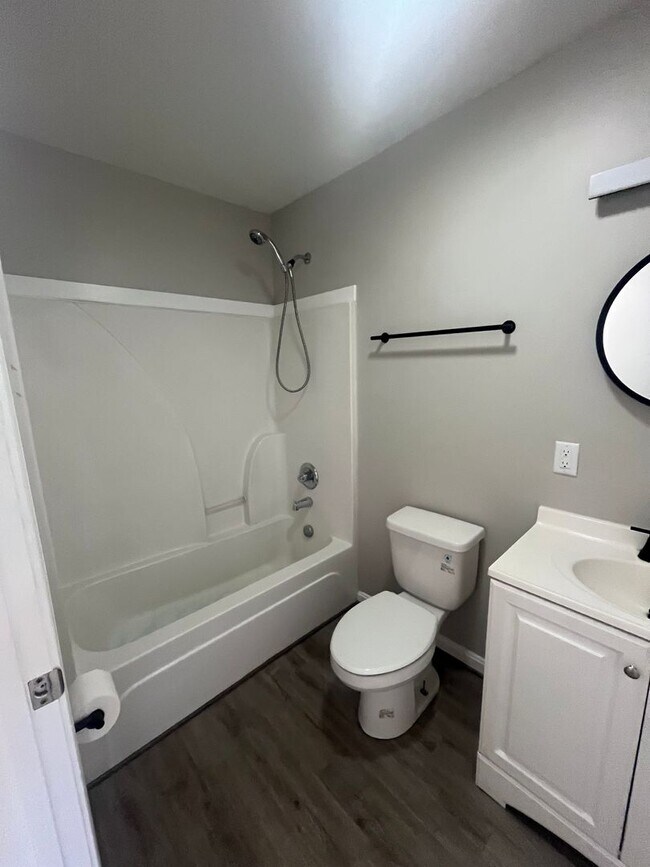 Building Photo - Gorgeous Fully Renovated 4 br/2 bath!