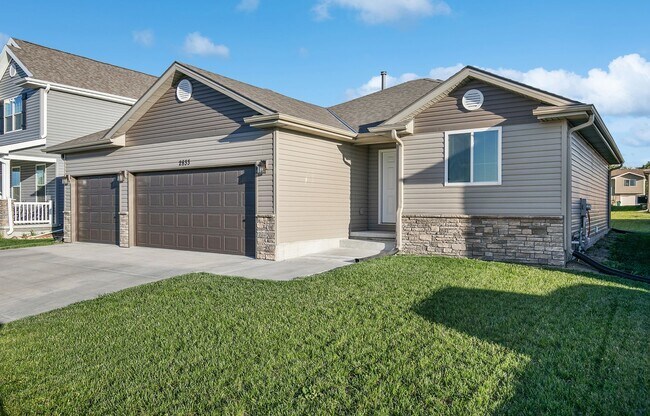 Building Photo - Newer Construction Home in Great Family Ne...