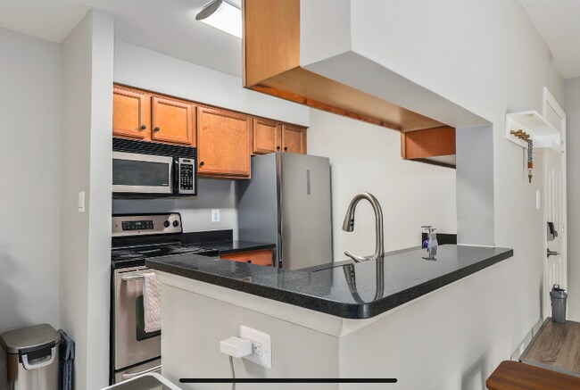 Foto del edificio - 1732 Ascot Way