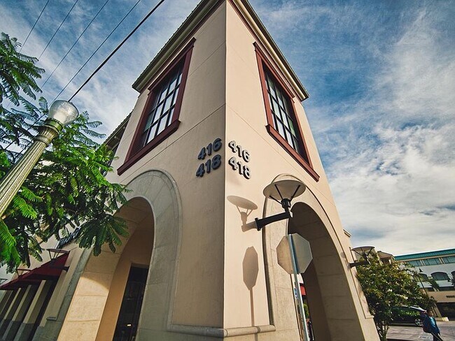 Building Photo - 418 E Las Tunas Dr