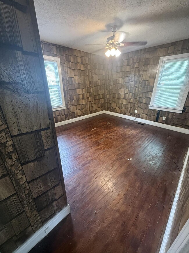 Photo - 2 bedroom, 1 bathroom house on W Kentucky Street