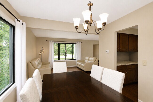 Foto del edificio - 982 Valleyview Dr