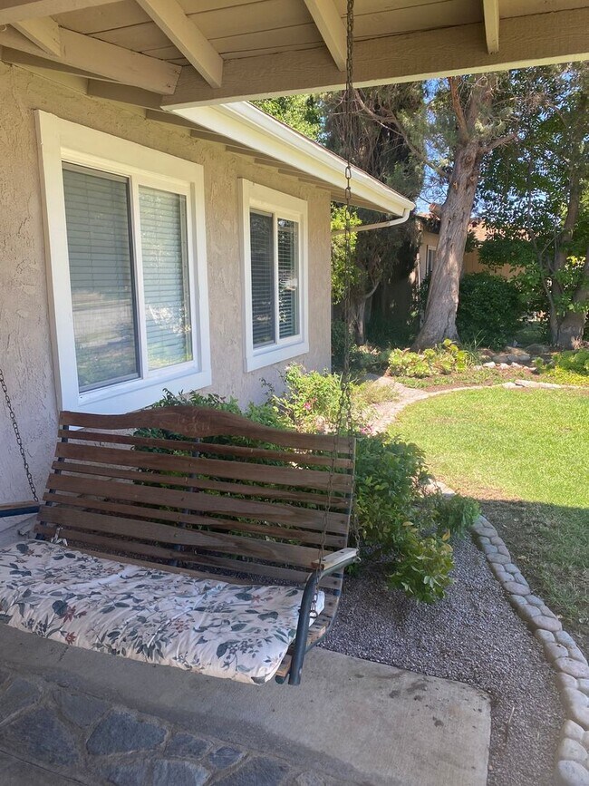 Foto del edificio - Single story 3 bed, 2 bath home on the Eas...