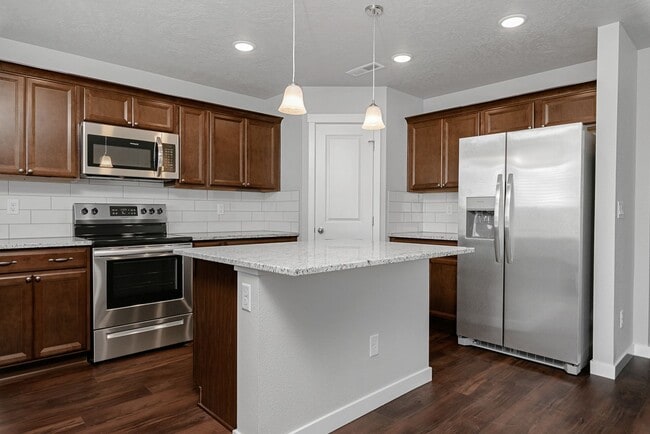 Building Photo - 3 Bed 2.5 Bath + Loft & Office located in the Greyhawk Subdivision