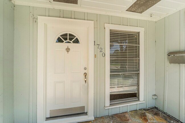 Foto del edificio - 1720 Libbey Dr