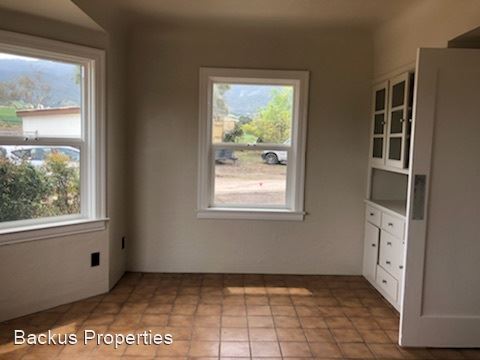 Building Photo - 3 br, 3 bath House - 560 River Rd.