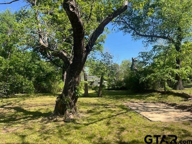 Foto del edificio - 2616 Oak Ln