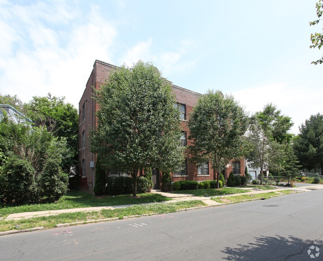 Building Photo - 65 Monroe St