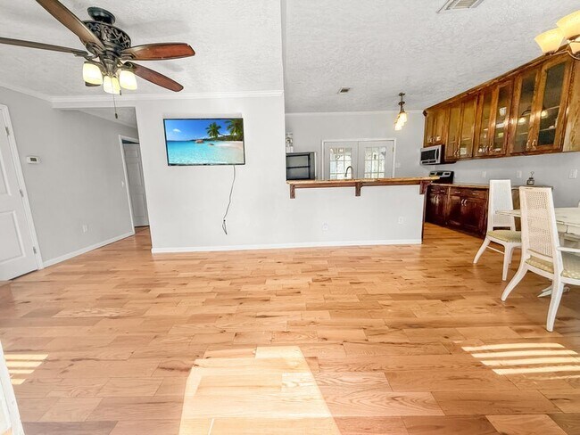 Foto del edificio - 303 Knapp St