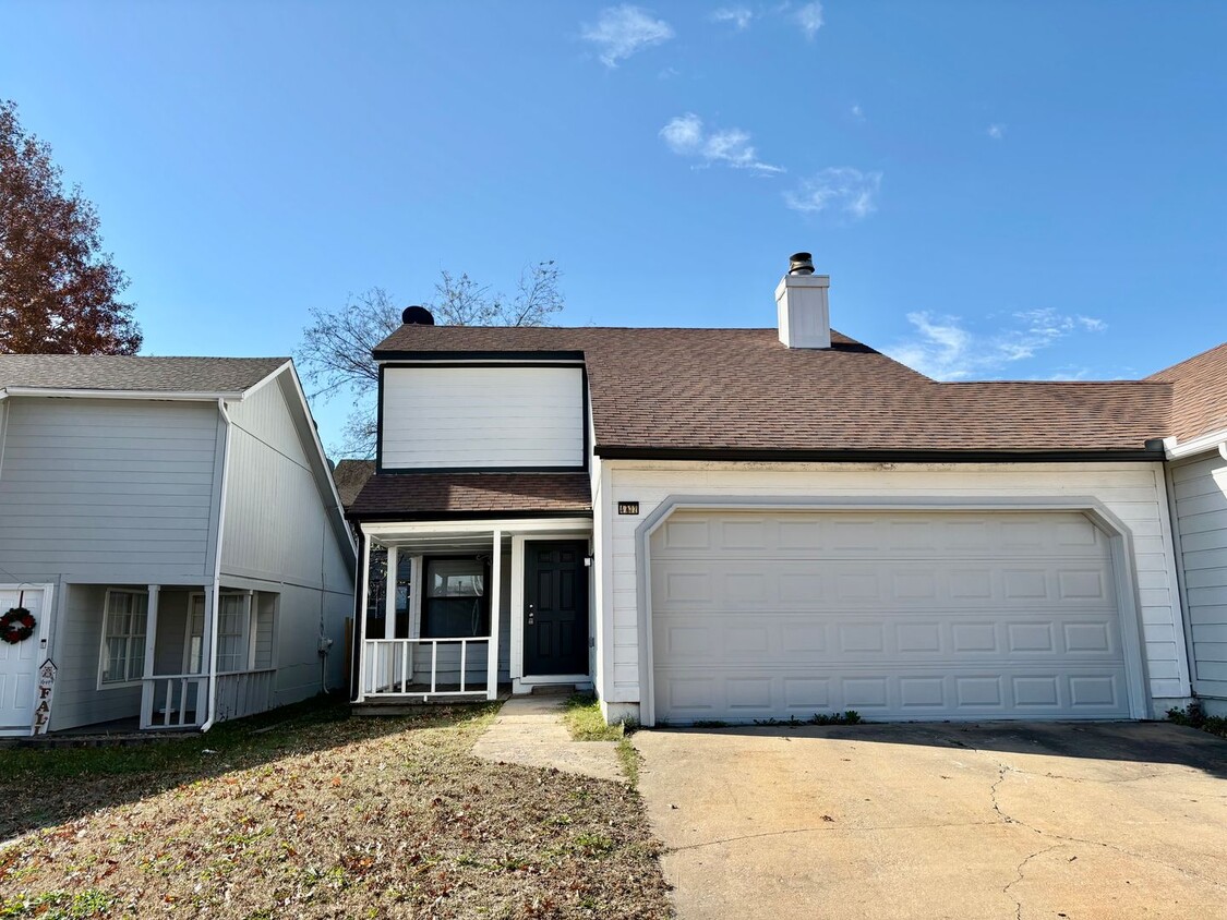 Primary Photo - One bedroom, Two Car Garage