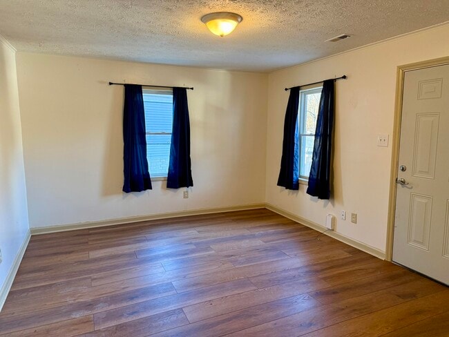 Building Photo - 526 Old Stage Rd