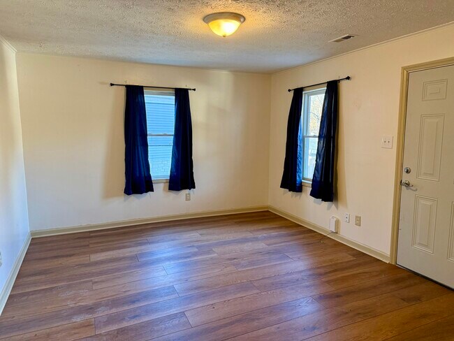 Foto del edificio - 526 Old Stage Rd