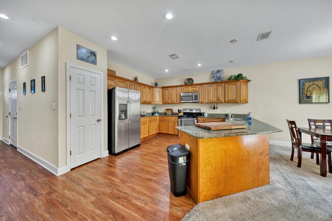 Building Photo - 511 Arbor Lake Dr
