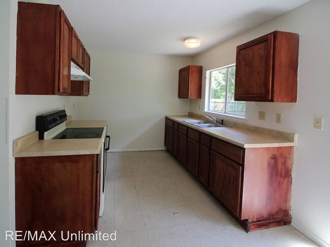 Building Photo - 3 br, 2 bath House - 935 Saddlebrook