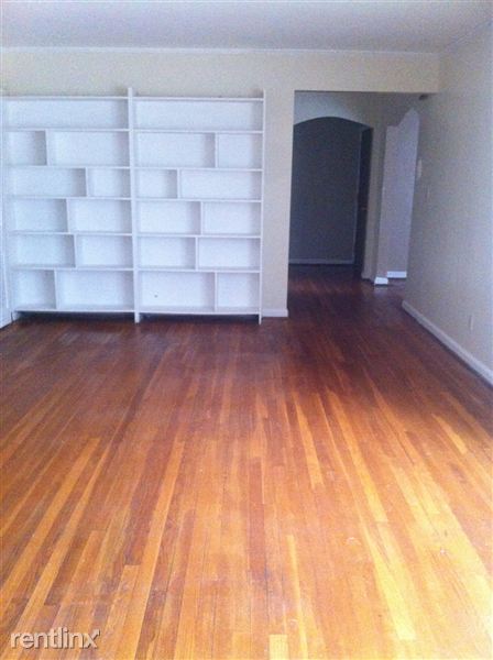 Building Photo - 15605 Van Aken Blvd