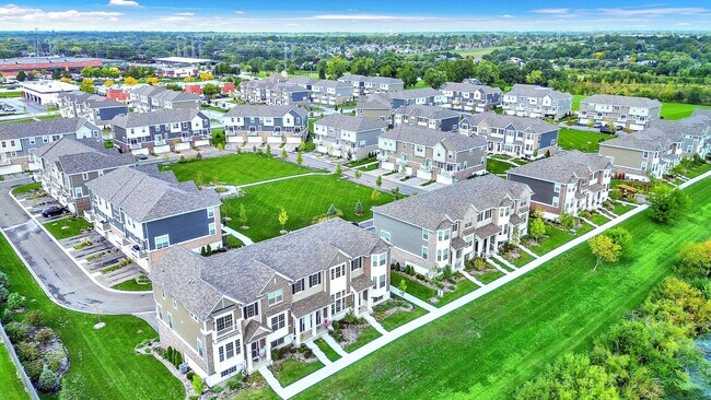 Building Photo - 14015 S Belmont Dr