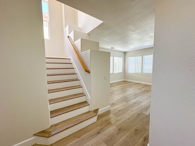 Building Photo - COMING SOON!  Sienna Ridge 3 Bedroom Home for Rent in Canyon Country!