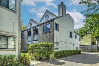 Building Photo - 1114 Augusta Dr