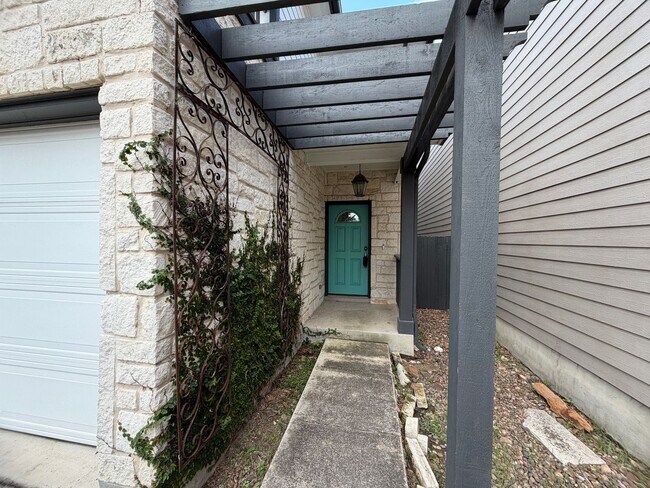 Foto del edificio - Spacious 3 Bedroom/2.5 Bath Home
