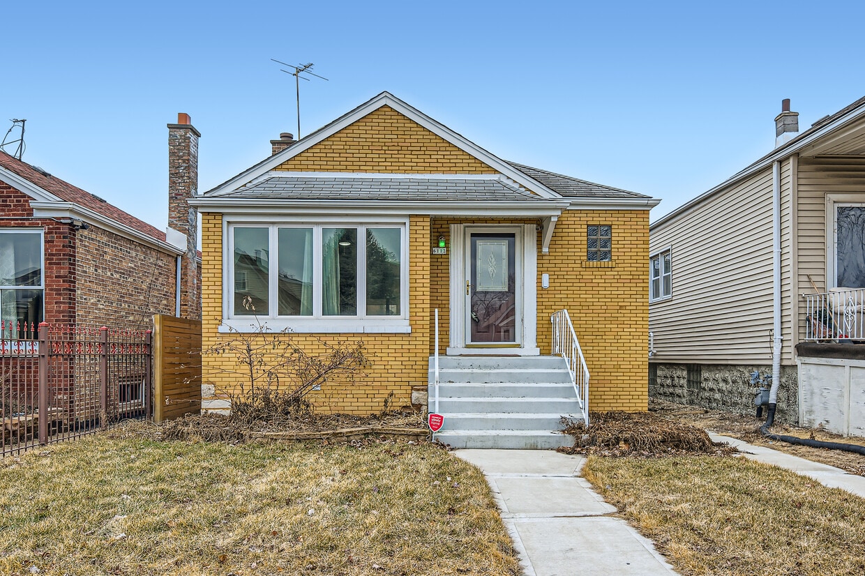 Primary Photo - 6112 S Kilbourn Ave