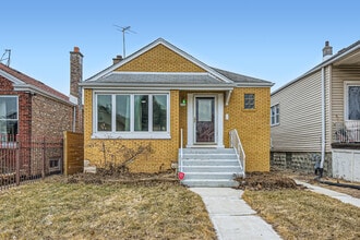 Building Photo - 6112 S Kilbourn Ave