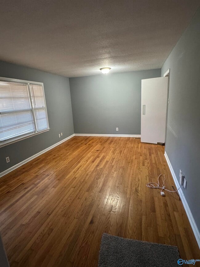 Building Photo - 3201 Searcy Dr NW