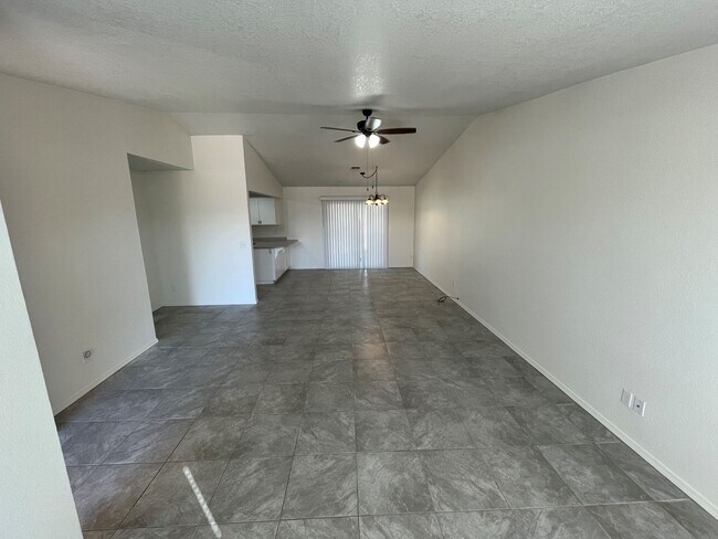 Foto del edificio - 1621 Ash Ave