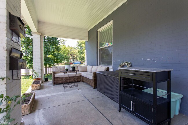 Foto del edificio - 2 br, 1 bath House - 824 South Douglas Ave...