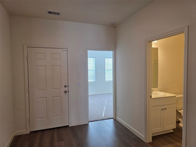Building Photo - 5903 Grantgrala Dr