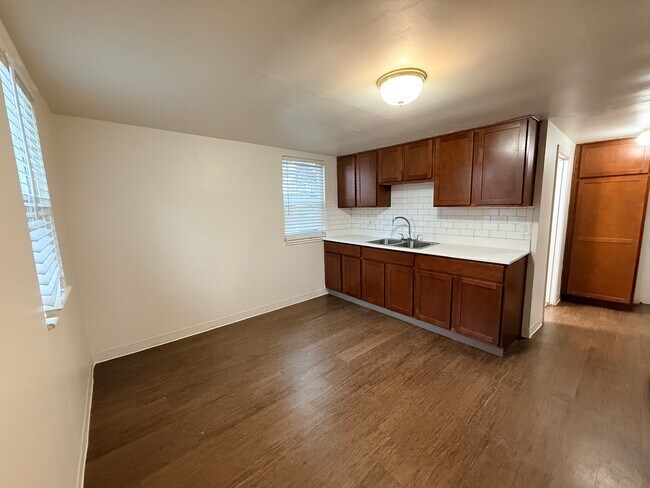 Foto del edificio - 2954 S Madison Ave