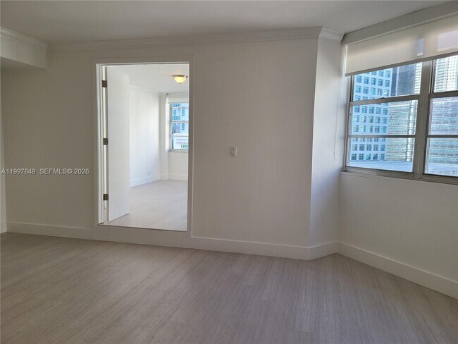 Foto del edificio - 999 Brickell Bay Dr