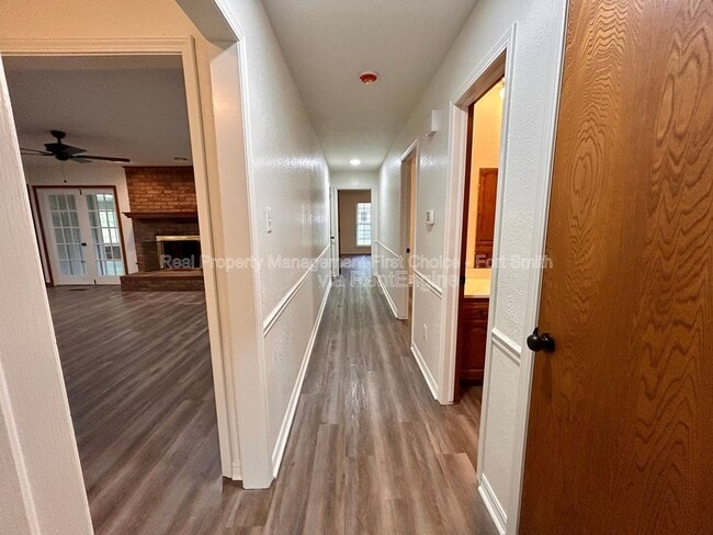 Building Photo - 10509 Meandering Way