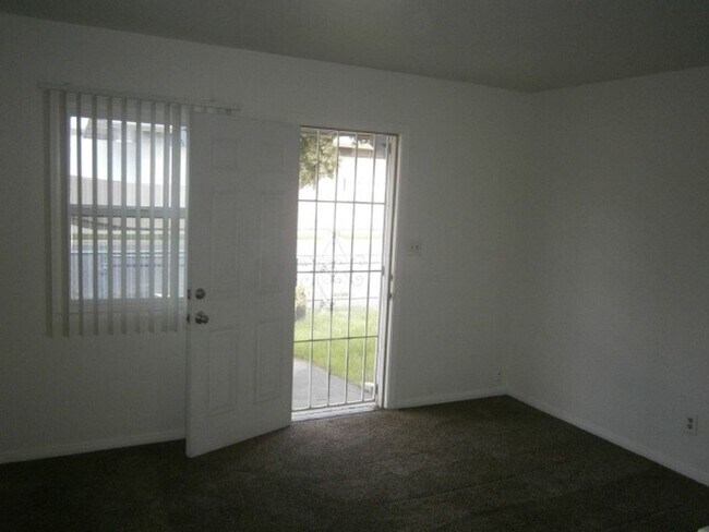 Foto del edificio - 1 Bed-1 Bath Single Story Duplex in El Cajon