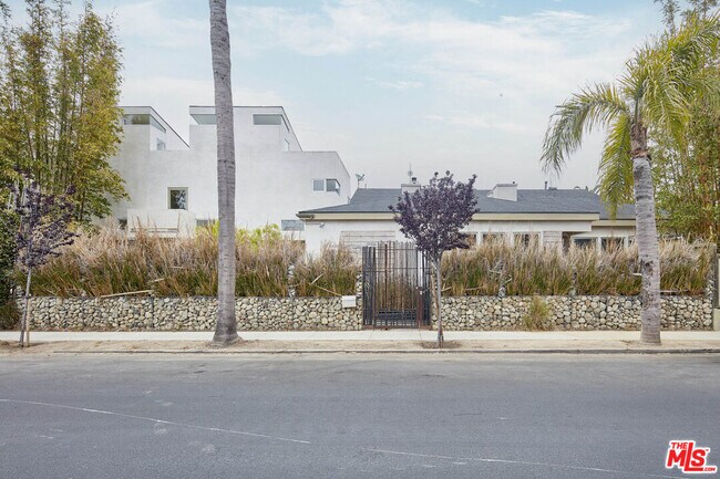 Foto del edificio - 703 Palms Blvd