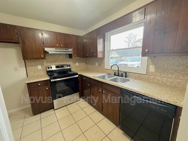 Building Photo - 104 Wrenwood Ln