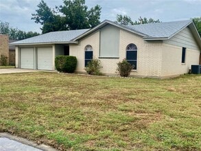 Building Photo - 1806 Sierra Dr