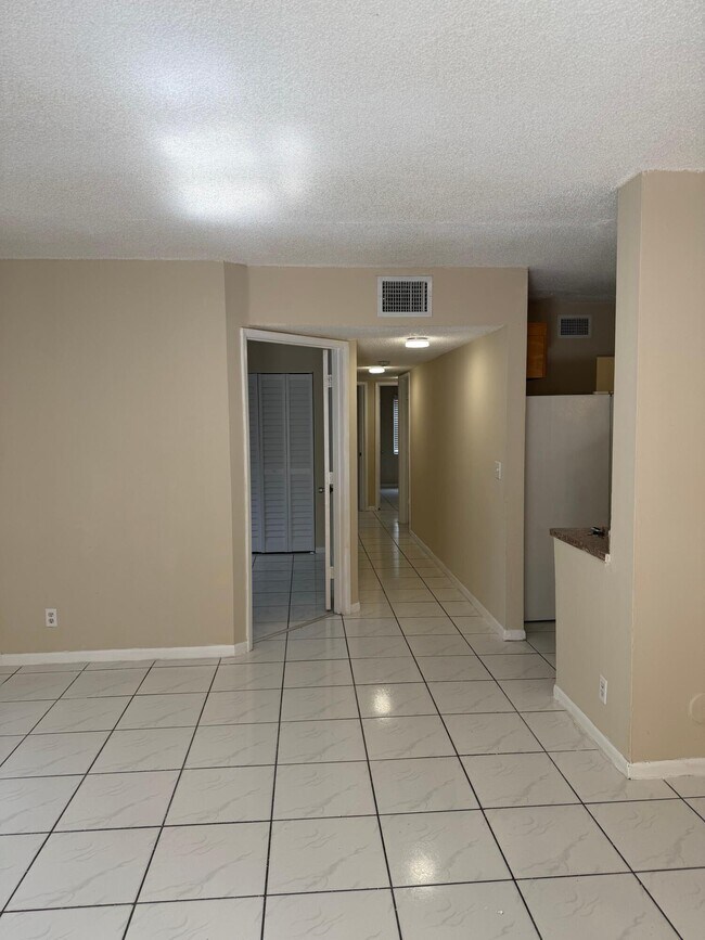 Foto del edificio - 11441 NW 35th St