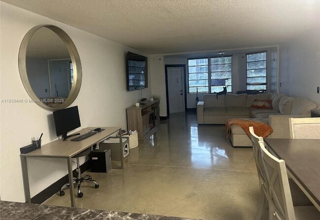 Foto del edificio - 1701 NE 191st St