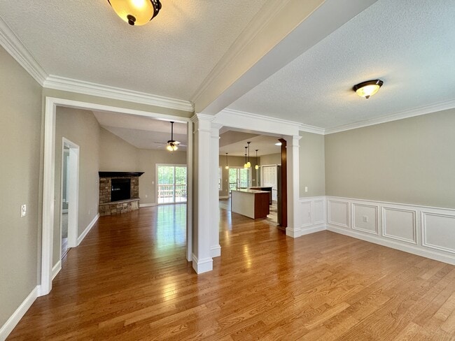 Building Photo - 513 Tanasi Cir
