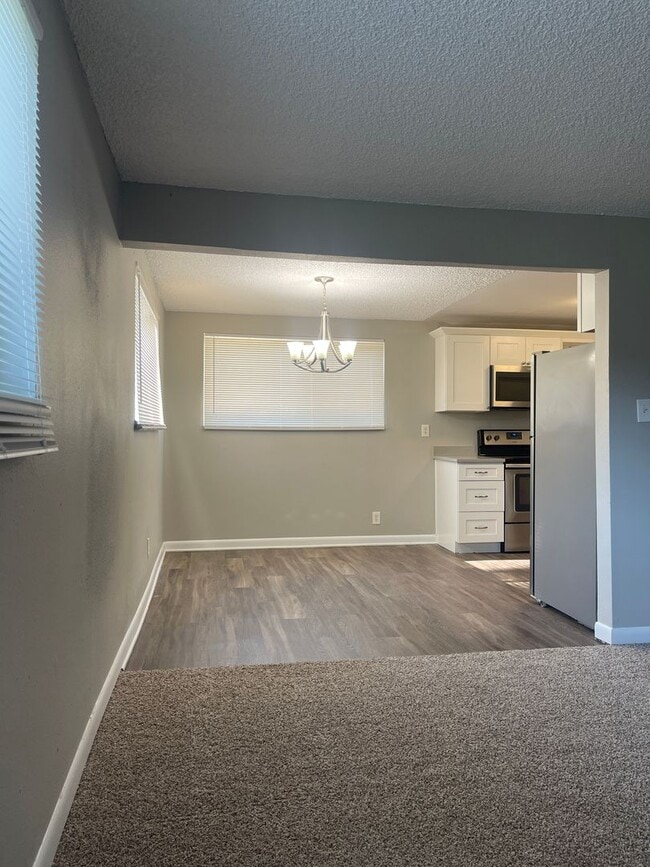 Foto del edificio - 3 Bedroom 2 Bathroom Condo in Lakewood