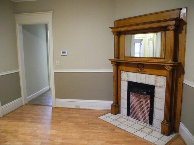 Foto del edificio - 216 N Hamilton St