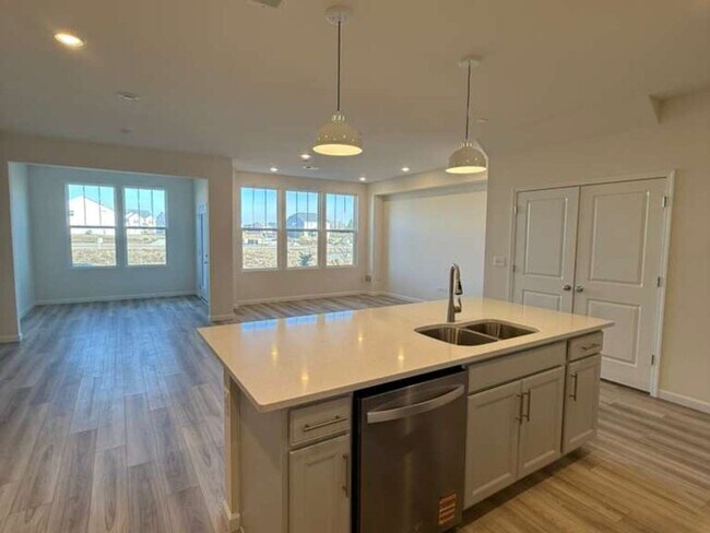 Foto del edificio - 672 Switchgrass Wy