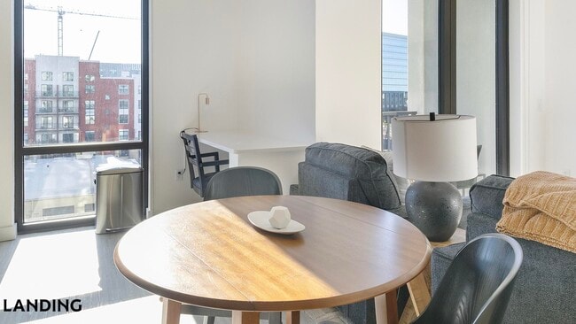 Building Photo - 1007 S Mint St