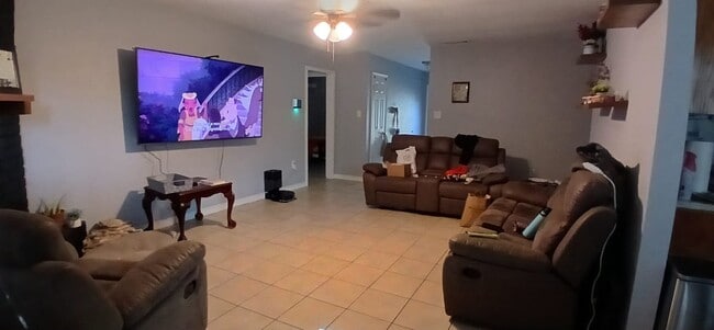 Foto del edificio - 2201 Timberline Dr