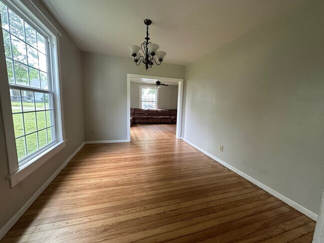 Foto del edificio - Welcome to this charming 3-bedroom, 2-bathroom home located in Atkins, AR