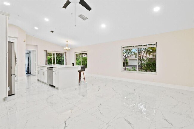 Foto del edificio - 4498 Dogwood Cir