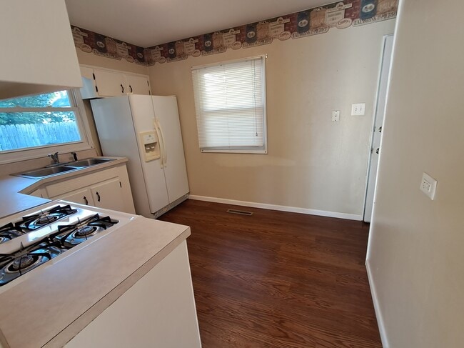 Kitchen 1 - 1100 Hedgewood Dr