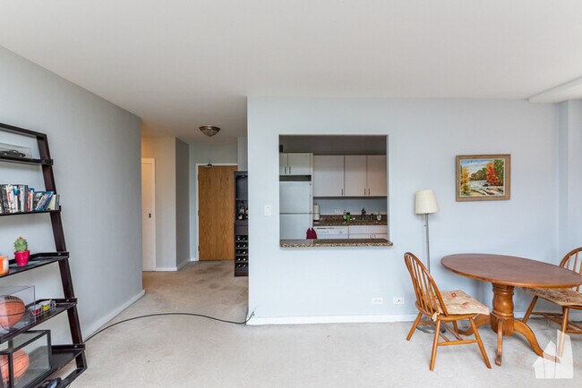 Building Photo - Spacious 1 bedroom condo with doorman & GY...