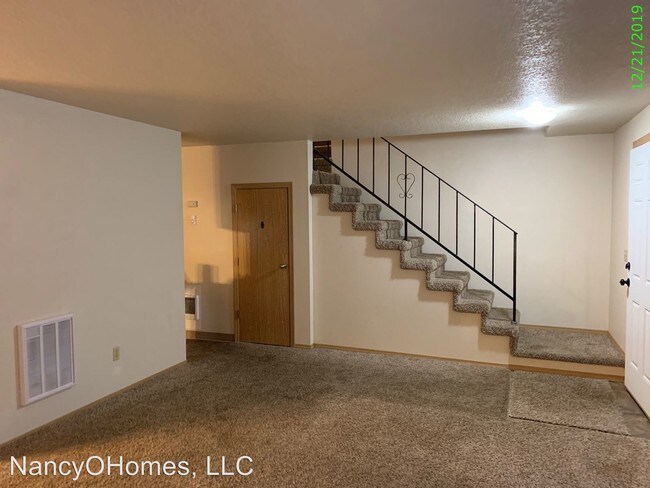 Building Photo - 2 br, 1.5 bath Apartment - 14116 NE 13TH ST