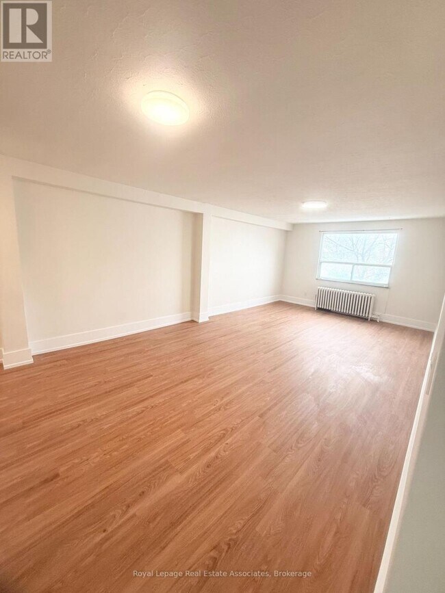 Building Photo - 237 Lakeshore Rd E